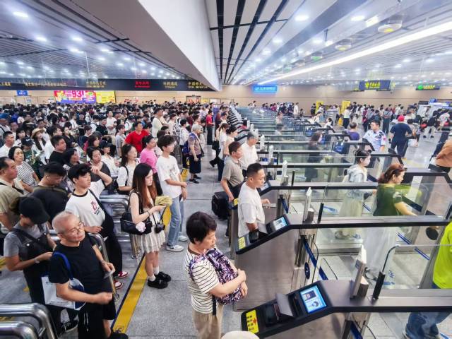 夏季火热跨境游，拱北口岸迎客超1500万人次