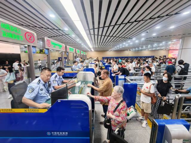 夏季火热跨境游，拱北口岸迎客超1500万人次
