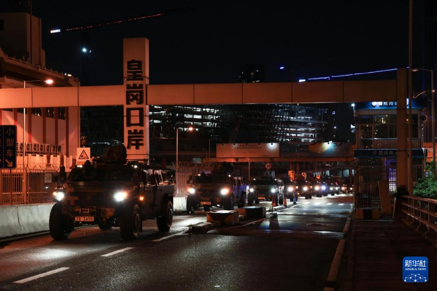 根据《中华人民共和国香港特别行政区驻军法》和中央军委命令，中国人民解放军驻香港部队于8月22日组织了第28次建制单位轮换，轮换行动于当晚顺利完成。